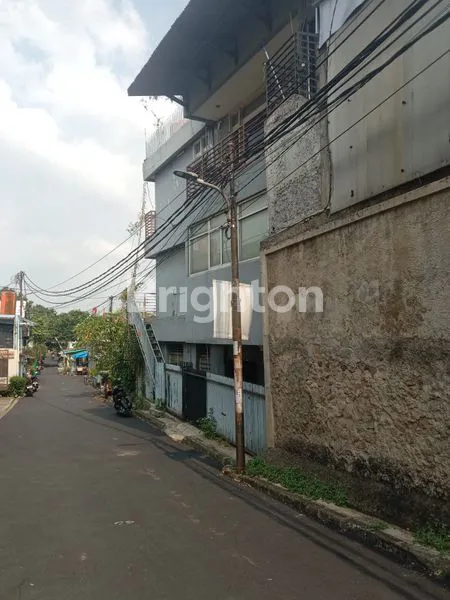 image RUKO 3LANTAI SIAP PAKAI DENGAN TANAH YANG LUAS DI CIPUTAT RAYA. (1)
