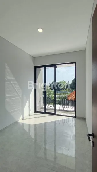 image RUMAH 2 LANTAI MODERN DI MANYAR, DEKAT GALAXY MALL (6)
