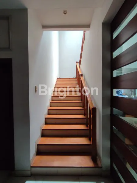 image RUMAH MEWAH 5 KT + POOL DI RENON DENPASAR (7)