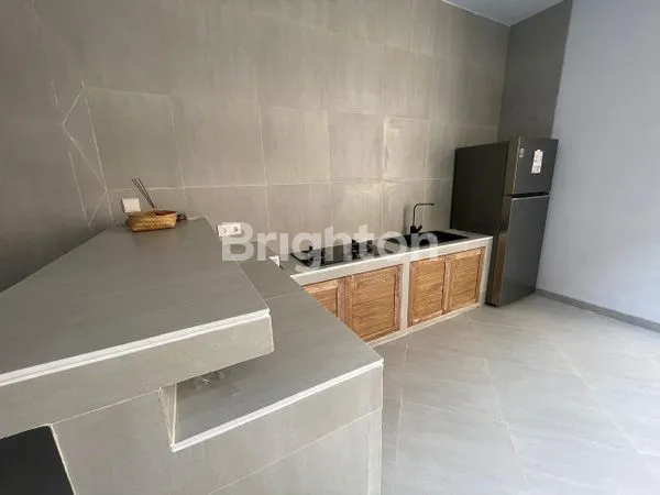 image RUMAH STRATEGIS DI RENON, 2 LANTAI FULL FURNISHED, SIAP HUNI (8)