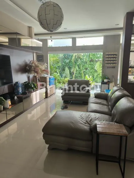 image DIJUAL RUMAH CANTIK DI SPRING  (2)