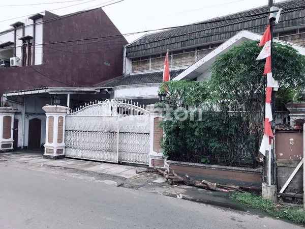 image RUMAH LOKASI STRATEGIS DI JAKARTA SELATAN LT: 317 M2 (1)