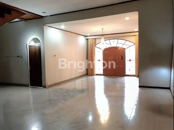 image RUMAH LOKASI STRATEGIS DI JAKARTA SELATAN LT: 317 M2 (3)