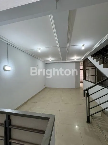 image RUKO 3 LT COCOK UTK TINGGAL MAUPUN USAHA DI CENGKARENG DEKAT PURI INDAH JAKBAR (5)