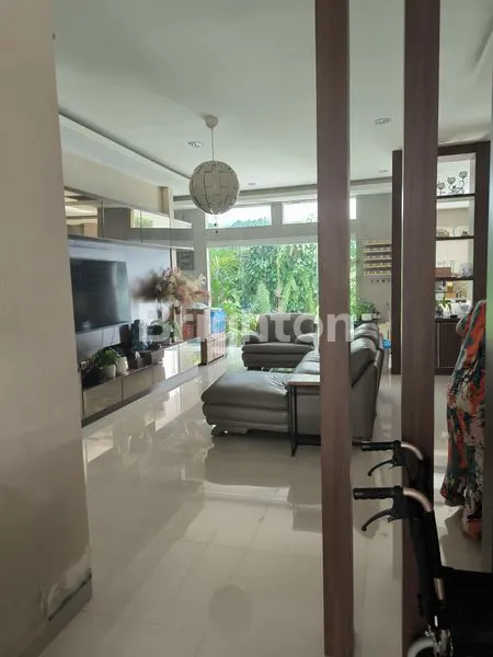 image DIJUAL RUMAH CANTIK DI SPRING  (8)