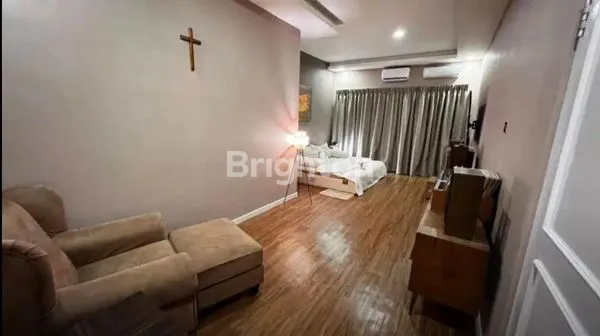 image RUMAH MEWAH 3 LANTAI FULL RENOVASI DI JAK-SEL (4)