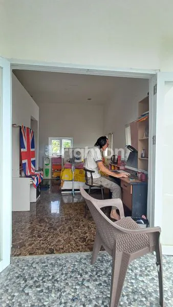 image RUMAH FULLY FURNISHED DENGAN VIEW BUKIT SENTUL YANG CANTIK (8)