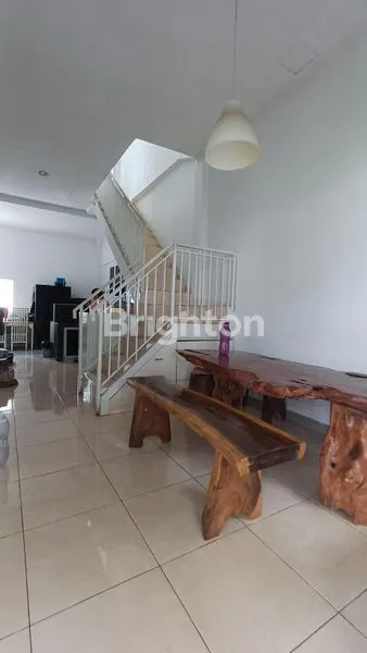image RUMAH FULLY FURNISHED DENGAN VIEW BUKIT SENTUL YANG CANTIK (3)