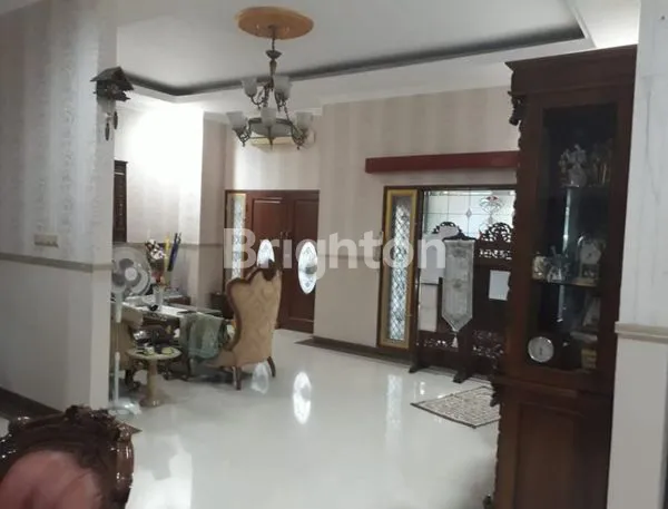 image RUMAH SEMI KLASIK DI PALEM SEMI KARAWACI DEKAT UPH (3)
