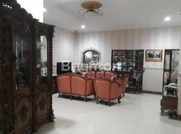 image RUMAH SEMI KLASIK DI PALEM SEMI KARAWACI DEKAT UPH (4)