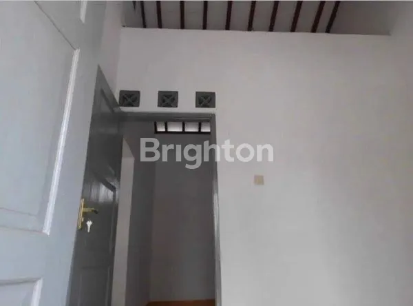 image RUMAH 2 LANTAI 4KT DI MOJOSONGO, DEKAT ISI (3)