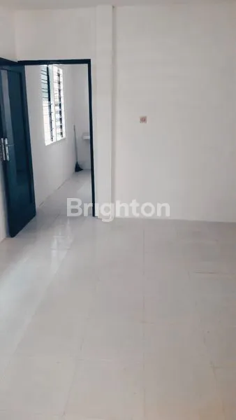 image RUMAH 2,5 LANTAI BARU SELESAI RENOVASI TOTAL HARGA DIBAWAH NJOP.  (4)