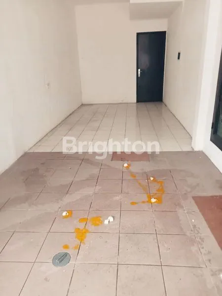 image RUMAH 2,5 LANTAI BARU SELESAI RENOVASI TOTAL HARGA DIBAWAH NJOP.  (7)