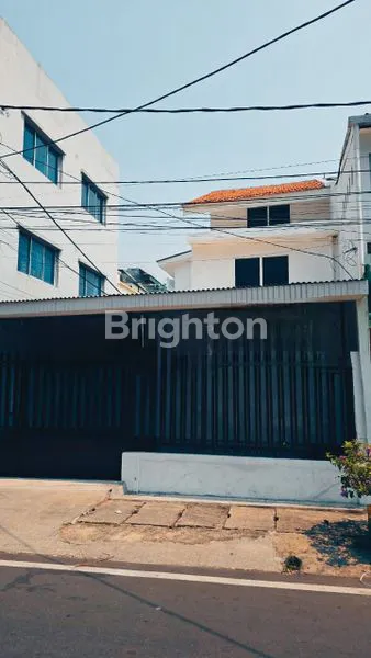 image RUMAH 2,5 LANTAI BARU SELESAI RENOVASI TOTAL HARGA DIBAWAH NJOP.  (1)