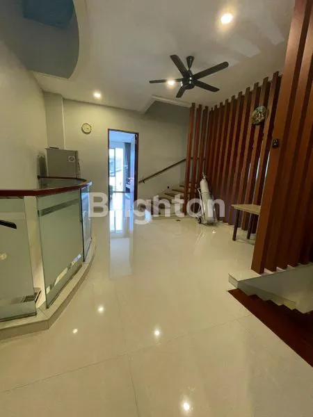 image RUMAH BAGUS 3 LANTAI SIAP HUNI FURNISH TAMAN ARIES JAKARTA BARAT (4)