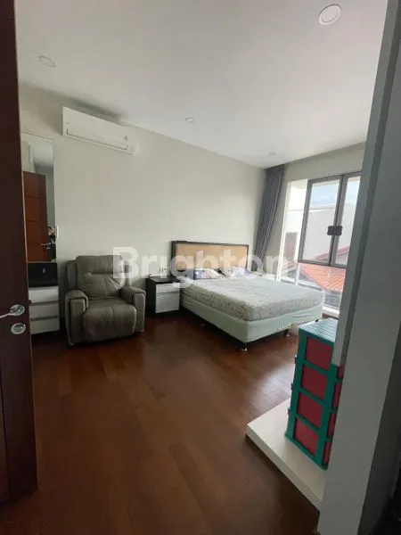 image RUMAH BAGUS 3 LANTAI SIAP HUNI FURNISH TAMAN ARIES JAKARTA BARAT (2)