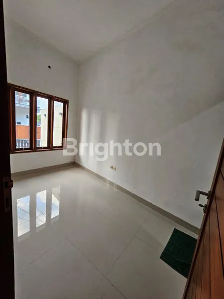 image RUMAH 2 LANTAI MINIMALIS ONE GATE SYSTEM DI KESIMAN (6)