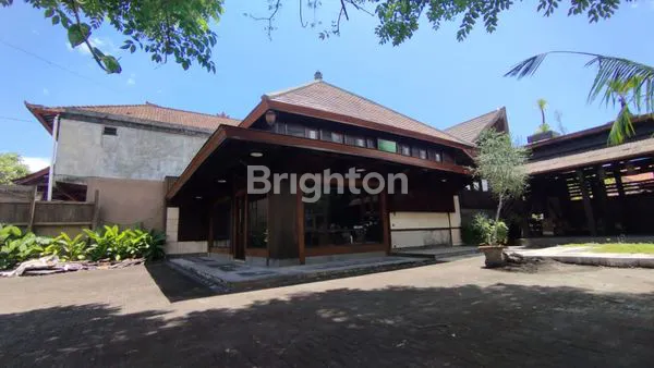 image RUMAH BONUS BANGUNAN LUAS 525 M2 LOKASI STRATEGIS DI JALAN BYPASS NGURAH RAI SANUR (1)