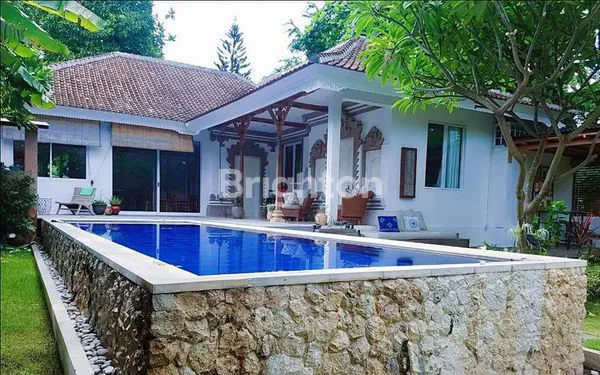 image VILLA LUXURY PREMIUM WITH GARDEN VIEW AND SWIMMING POOL SEMI FURNISHED IN BATUR SARI SANUR (8)