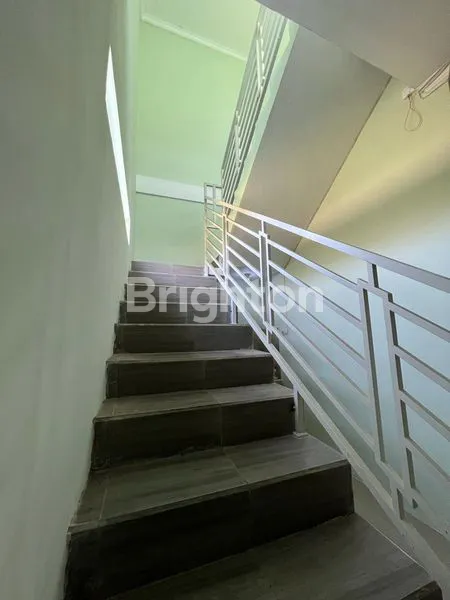 image DIJUAL RUMAH KOS AKTIF FULL FURNISH PREMIUM 2 LANTAI AREA MERJOSARI SELANGKAH KE UB POLTEK UNISMA ITN KAMPUS KAMPUS UNIVERSITAS TERNAMA DI KOTA MALANG (6)