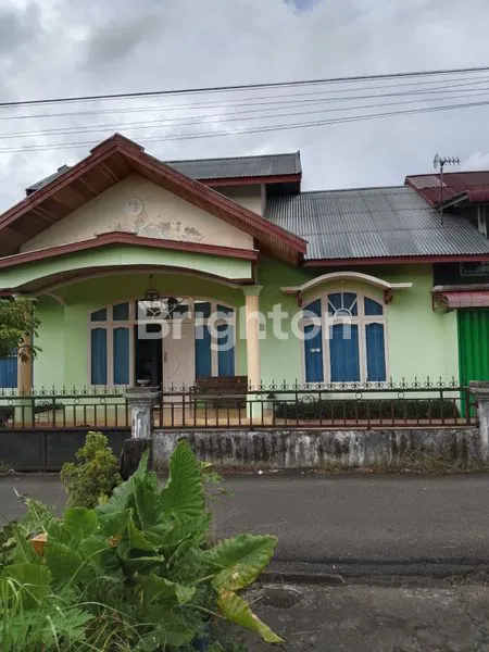 image RUMAH 2 LANTAI TANAH LUAS SIAP HUNI JALAN TABRANI AHMAD PONTIANAK (1)