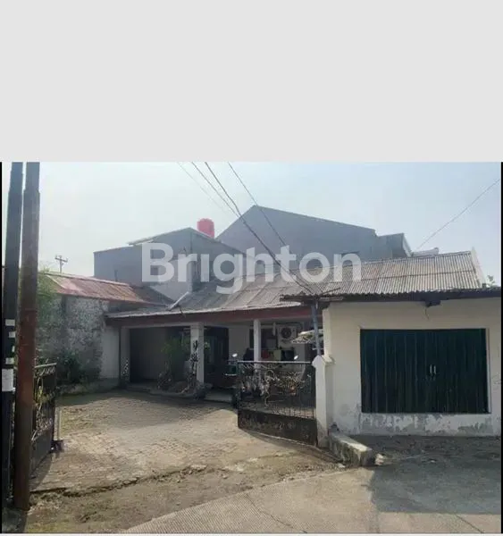 image RUMAH DENGAN HALAMAN LUAS DI PRAJA DALAM, JAKARTA SELATAN. (3)