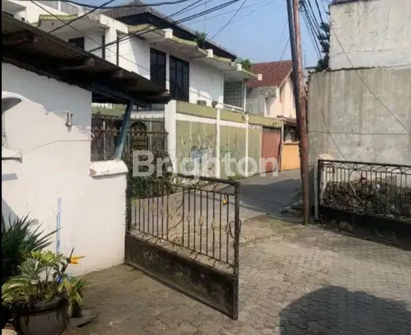 image RUMAH DENGAN HALAMAN LUAS DI PRAJA DALAM, JAKARTA SELATAN. (4)