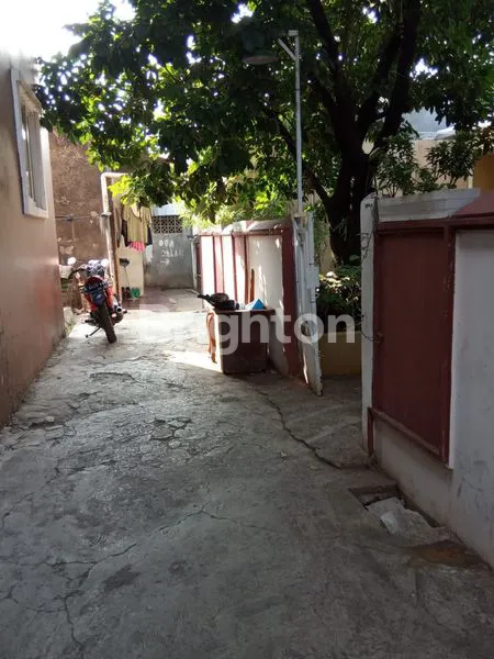 image RUMAH LUAS 168M² DI PETUKANGAN UTARA, SIAP HUNI (2)