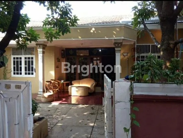 image RUMAH LUAS 168M² DI PETUKANGAN UTARA, SIAP HUNI (1)