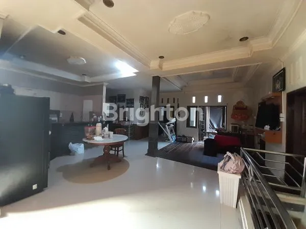 image RUMAH LUAS 2 LANTAI DI SESETAN DENPASAR SELATAN (5)