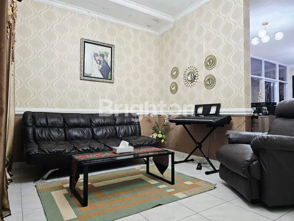 image DIJUAL RUMAH FULLFURNISH TENGAH KOTA BERNUANSA MINIMALIS LOKASI DALAM PERUMAHAN BALIKPAPAN BARU AMAN NYAMAN HARGA NEGO (7)