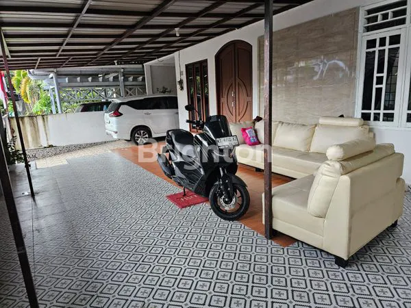image DIJUAL RUMAH FULLFURNISH TENGAH KOTA BERNUANSA MINIMALIS LOKASI DALAM PERUMAHAN BALIKPAPAN BARU AMAN NYAMAN HARGA NEGO (2)