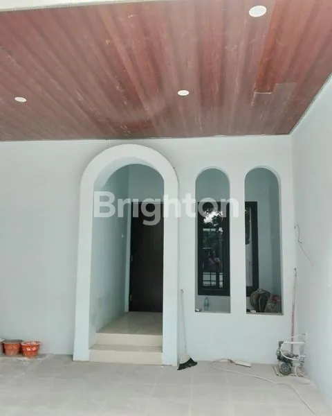 image DIJUAL RUMAH DI KERTOMENANGGAL GAYUNGAN 2 LANTAI SIAP HUNI - SHM - 4 KAMAR TIDUR - JALAN LEBAR (2)