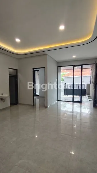 image RUMAH MODERN MANYAR TOMPOTIKA, LT 97 M², DEKAT GALAXY MALL SIAP HUNI (3)