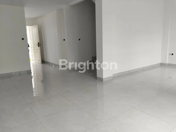 image VILLA BARU  3 LANTAI DI JEWEL PARK - POLONIA (4)