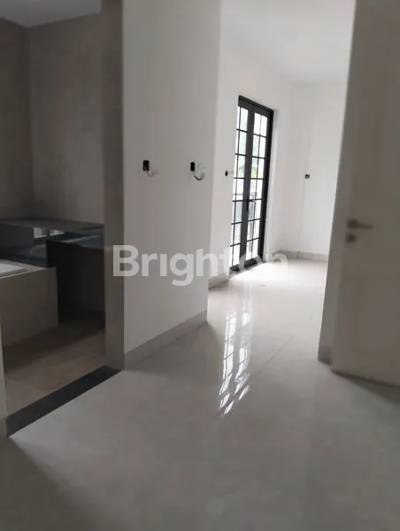 image VILLA BARU  3 LANTAI DI JEWEL PARK - POLONIA (5)
