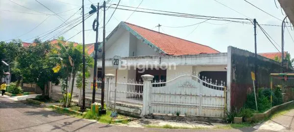 image RUMAH DIJUAL RUNGKUT BARATA. DEKAT MERR, UPN, PAPAYA,SUPERINDO. LUAS 251 METER.BISA UNTUK ISAHA KOST, DAN USAHA LAINNYA (1)