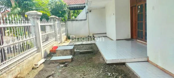 image RUMAH DIJUAL RUNGKUT BARATA. DEKAT MERR, UPN, PAPAYA,SUPERINDO. LUAS 251 METER.BISA UNTUK ISAHA KOST, DAN USAHA LAINNYA (2)