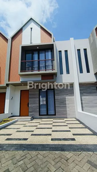 image RUMAH BARU 2 LANTAI FULLY FURNISHED CEMOROKANDANG  DEKAT TOL SAWOJAJAR (1)