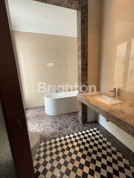 image RUMAH DI GRAHA FAMILY SURABAYA LOKASI DAN BANGUNAN PREMIUM  (2)