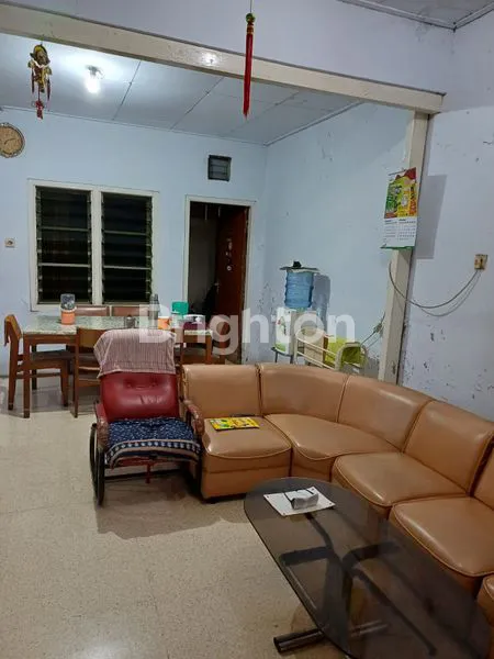 image TANAH BONUS RUMAH TERAWAT 1LT HARGA DIBAWAH NJOP  COCOK BUAT KOS -KANTOR  JALAN 2MOBIL HAYAM WURUK JAKARTA PUSAT (1)