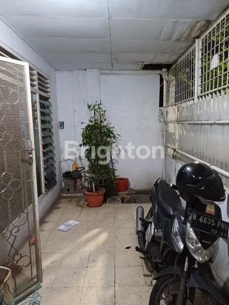 image TANAH BONUS RUMAH TERAWAT 1LT HARGA DIBAWAH NJOP  COCOK BUAT KOS -KANTOR  JALAN 2MOBIL HAYAM WURUK JAKARTA PUSAT (5)