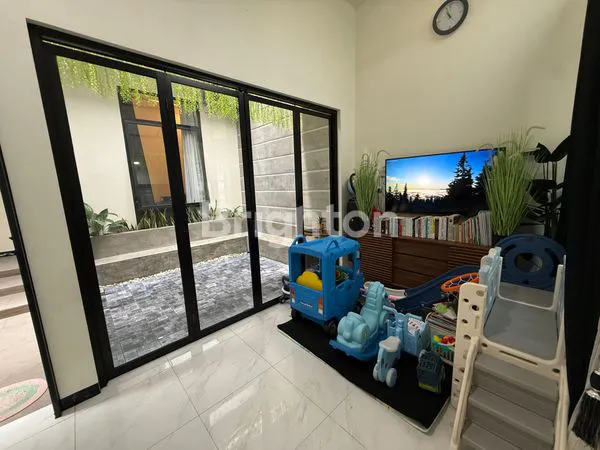 image BANTING HARGA !!! RUMAH ARAYA MALANG LOKASI TERBAIK 1 MENIT KE KAMPUS BINUS DI ULESARI, TIRTOMOYO, KEC. PAKIS, KAB. MALANG\N (4)