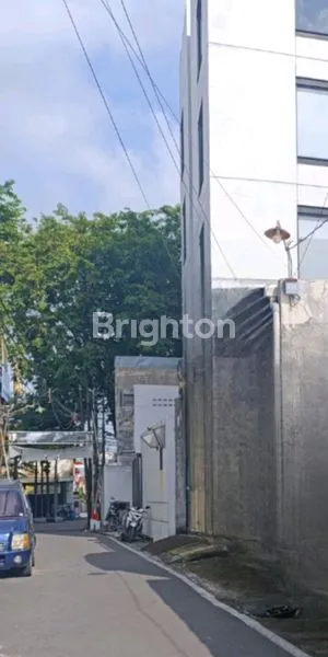 image GUDANG, RUMAH TUA POTENSI RENOVASI DAN PELUANG BISNIS,    AKSES  GANG (1)