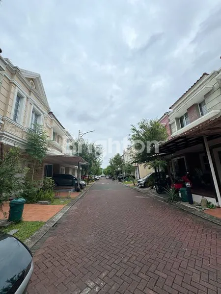 image RUMAH DI GADING SERPONG LOKASI STRATEGIS DEKAT TOL,FASILITAS INTERNAL LENGKAP,ROW JALAN LEBAR!   (7)