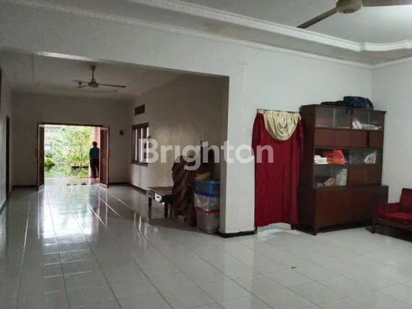 image RUMAH CANTIK DI TENGAH KOTA (2)