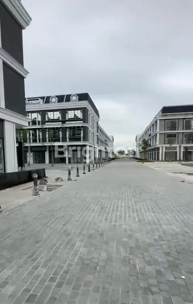 image RUKO BARU STRATEGIS 3,5 LANTAI DI HARVARD PIK 2 (3)