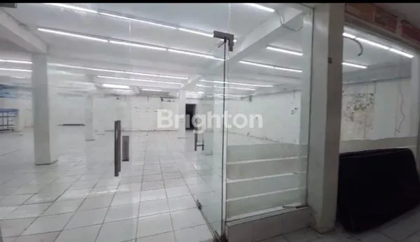 image DISEWAKAN AREA KOMERSIL RUMAH USAHA 2 LANTAI NOL JALAN, AREA RAMAI PADAT PENDUDUK STRATEGIS DEKAT KAPAS KRAMPUNG RAYA KENJERAN PAKUWON CITY MULYOSARI (3)