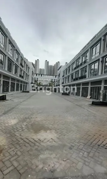 image RUKO BARU STRATEGIS 3,5 LANTAI DI HARVARD PIK 2 (4)