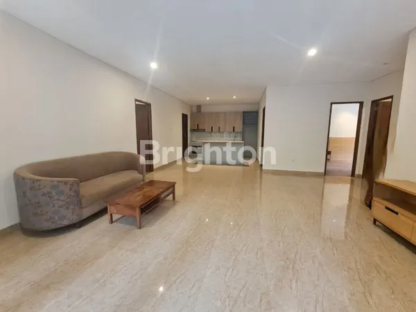 image RUMAH DENGAN TANAH YANG LUAS DI RIVERPARK BINTARO (1)